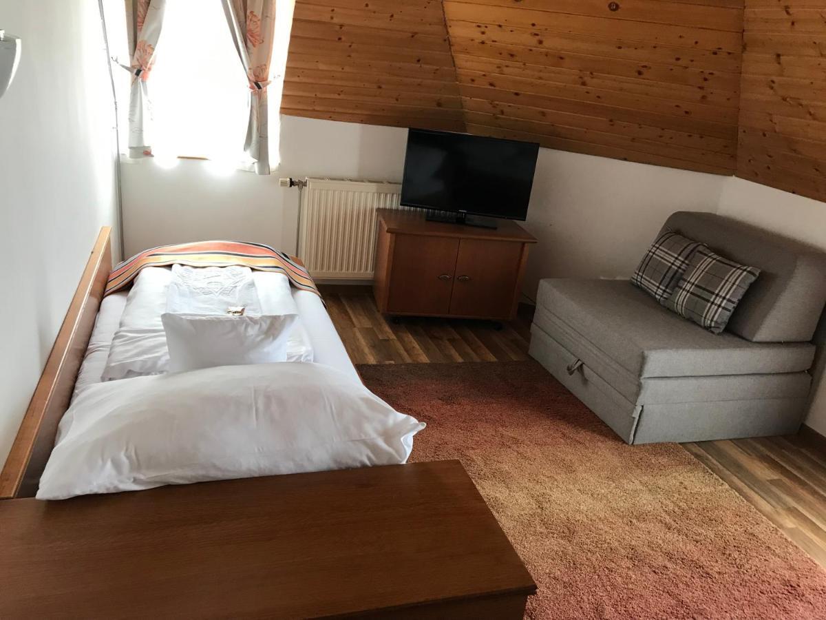 Bed and Breakfast Zoeldteto Panzio Балатонфюред Экстерьер фото