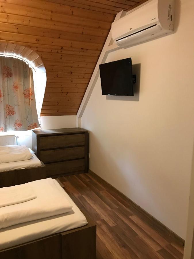 Bed and Breakfast Zoeldteto Panzio Балатонфюред Экстерьер фото